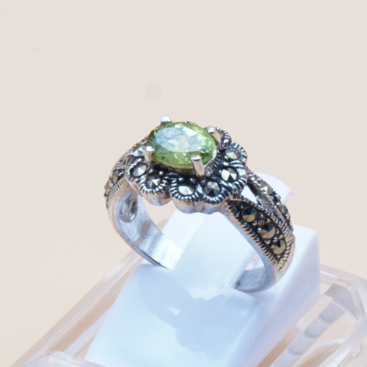 925 Damen Ring mit echtem Peridot - Zabarjad - Handarbeit