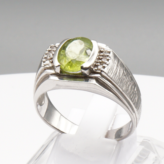 925 Silberring mit echtem Peridot und 6 Zikronia-Steinen