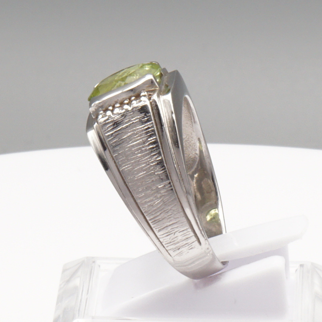 925 Silberring mit echtem Peridot und 6 Zikronia-Steinen
